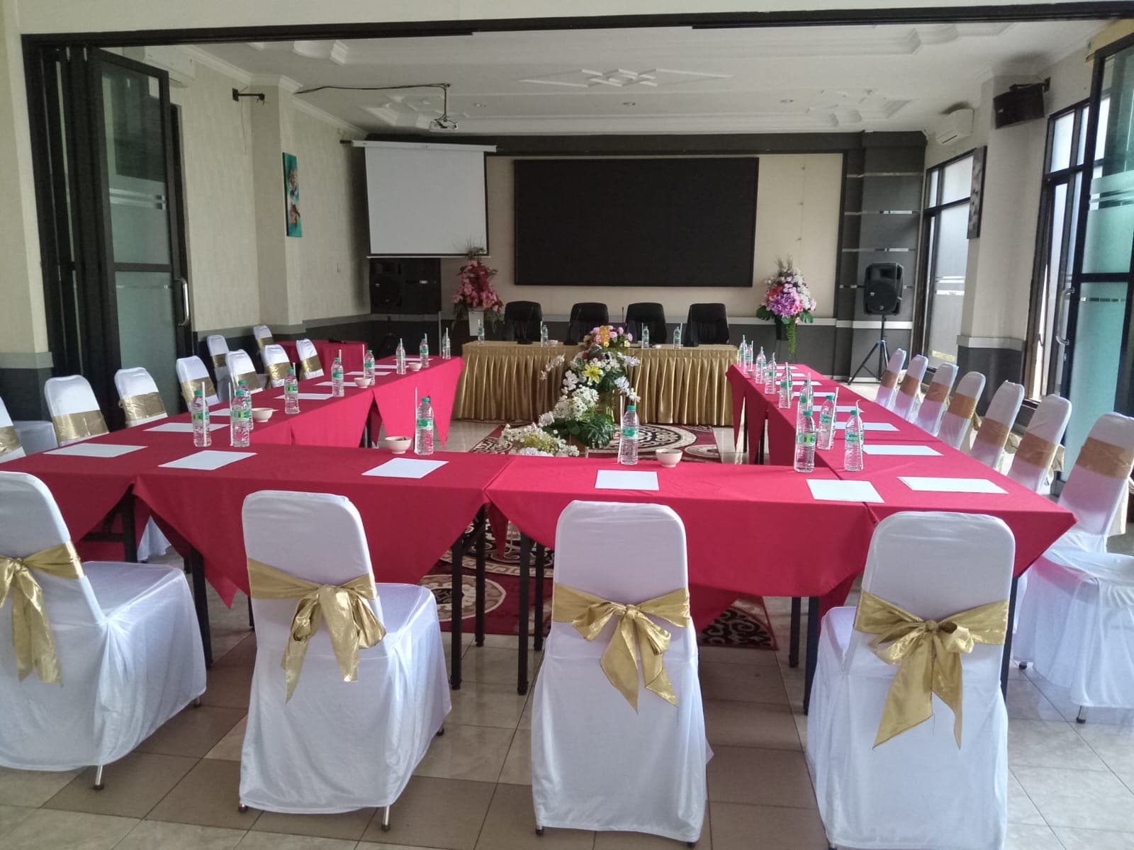 Aula serbaguna Technopark yang siap untuk acara